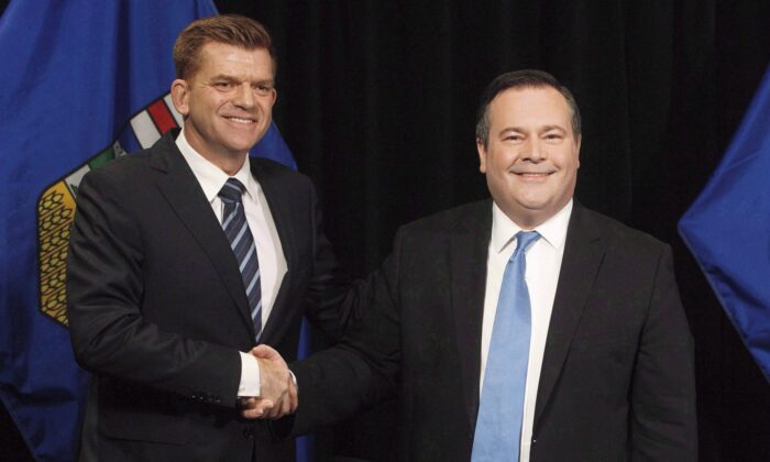 Alberta Wildrose leader Brian Jean and Alberta PC leader Jason Kenney shake hands after announcing a unity deal between the two parties in Edmonton on May 18, 2017. (The Canadian Press/Jason Franson)