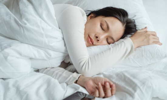 What’s the Best Sleep Position to Combat Heartburn?