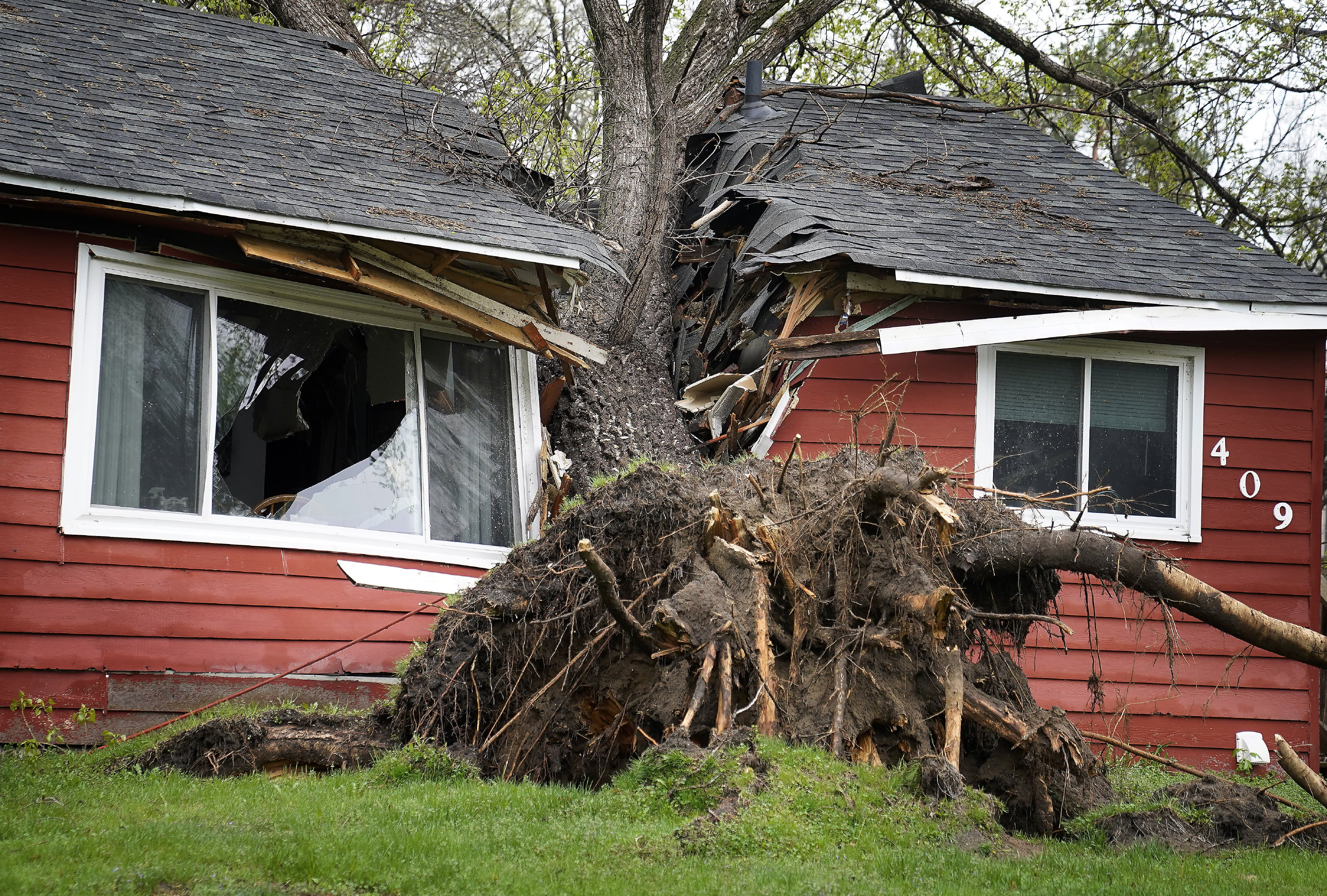 Severe Storms Blamed for 3 Deaths in South Dakota, Minnesota - Vimarsana News
