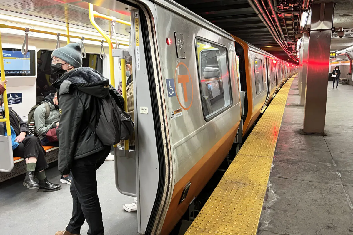 An MBTA Orange Line train stopped in Boston's Chinatown Station on March 8, 2022. (Learner Liu/The Epoch Times)