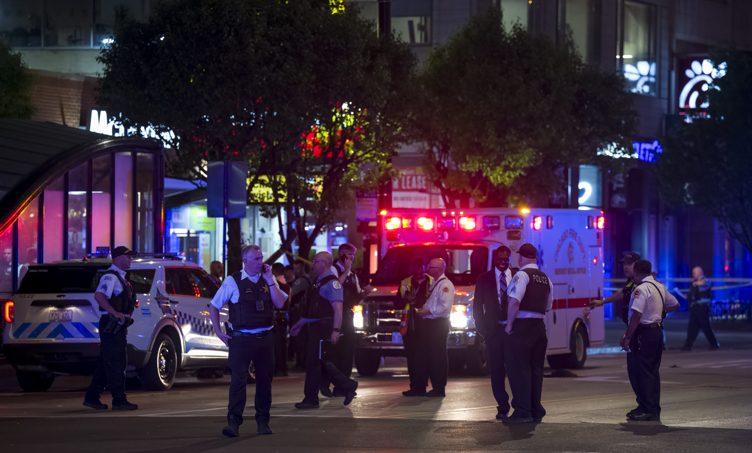 Police: Chicago Shooting Leaves 2 People Dead, 8 Wounded - Vimarsana News