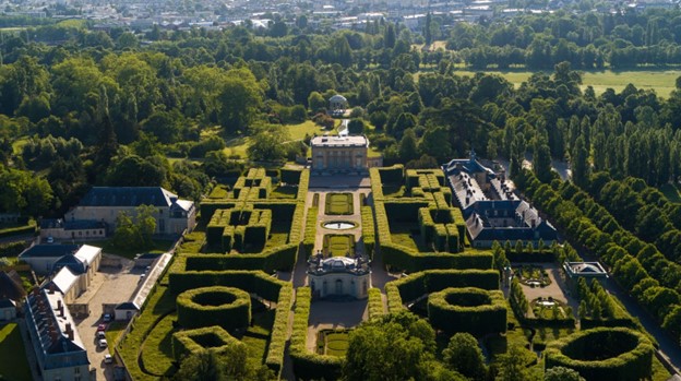 The Remote Gardens and Pavilions of Versailles