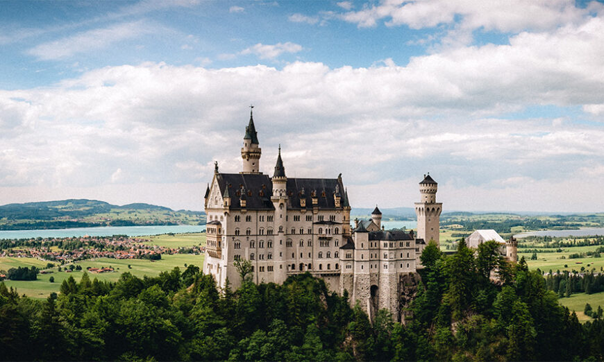Architecture: Neuschwanstein: The Castle of Beauty and Dreams