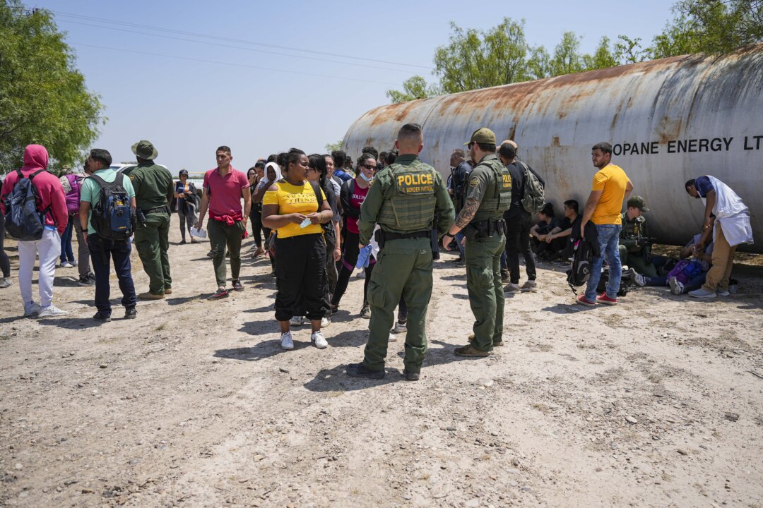 Border Patrol Agents Caught Illegal Immigrant Sex Offenders, Gang ...