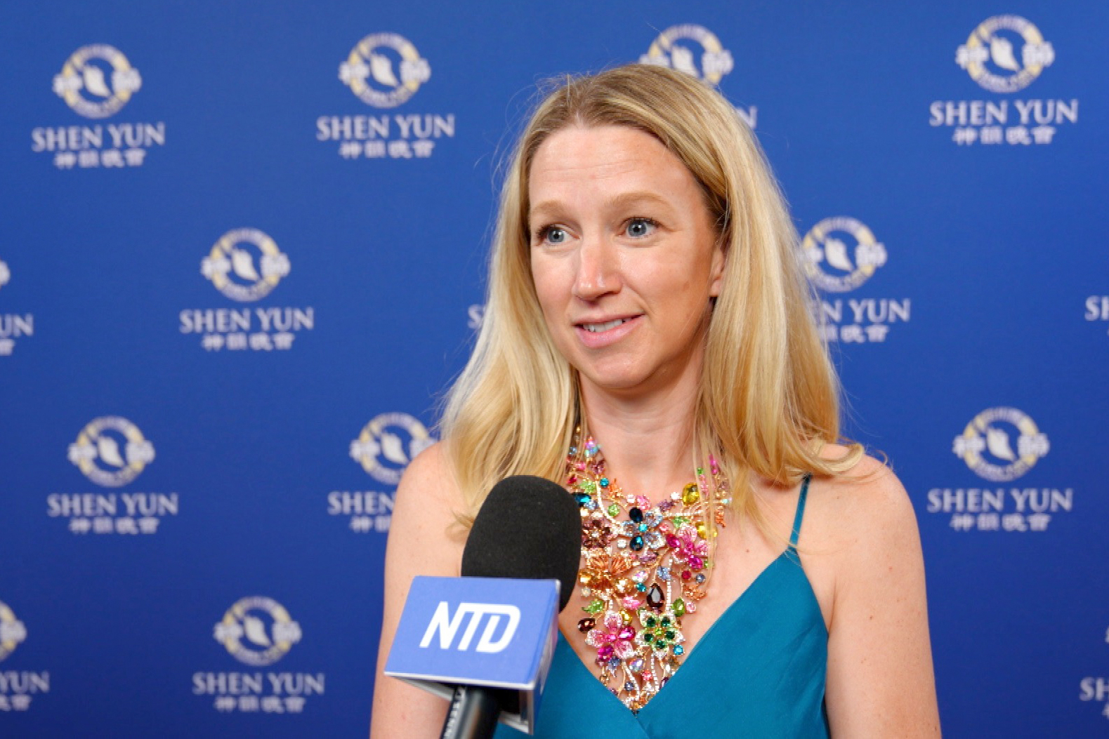 Civil Servant Says Shen Yun Makes Her Hopeful and Happy - Vimarsana News