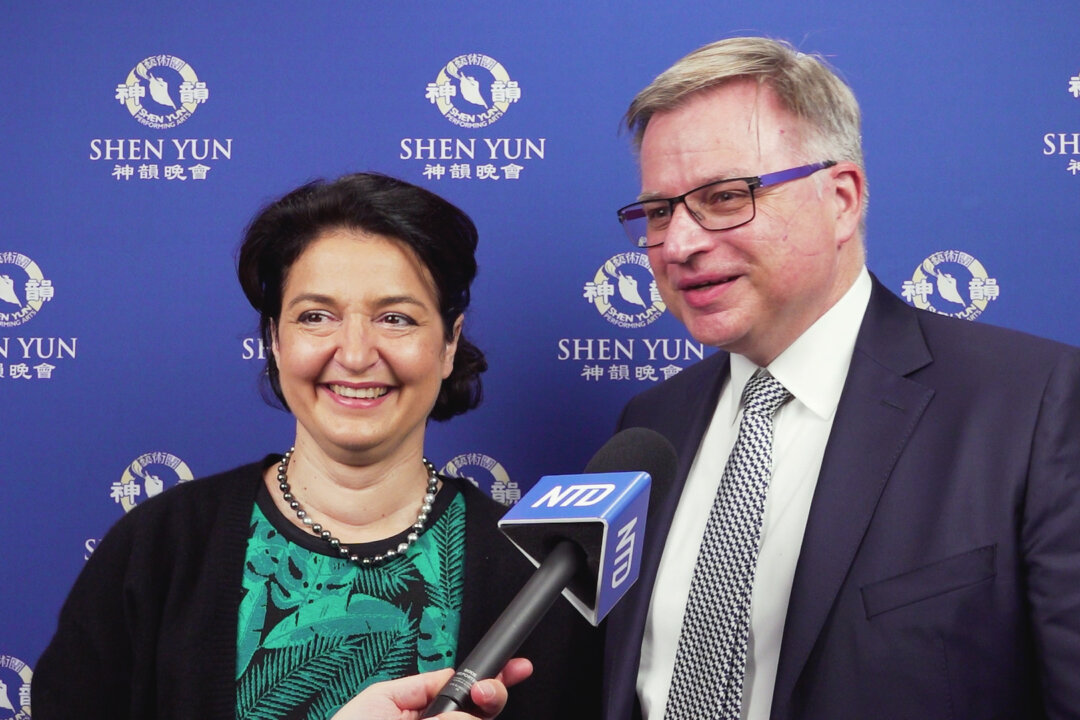 Christiane Fuchs and Marcus Ludwig attend Shen Yun Performing Arts at the Nationaltheater Mannheim – Opernhaus on May 12, 2022. (NTD)