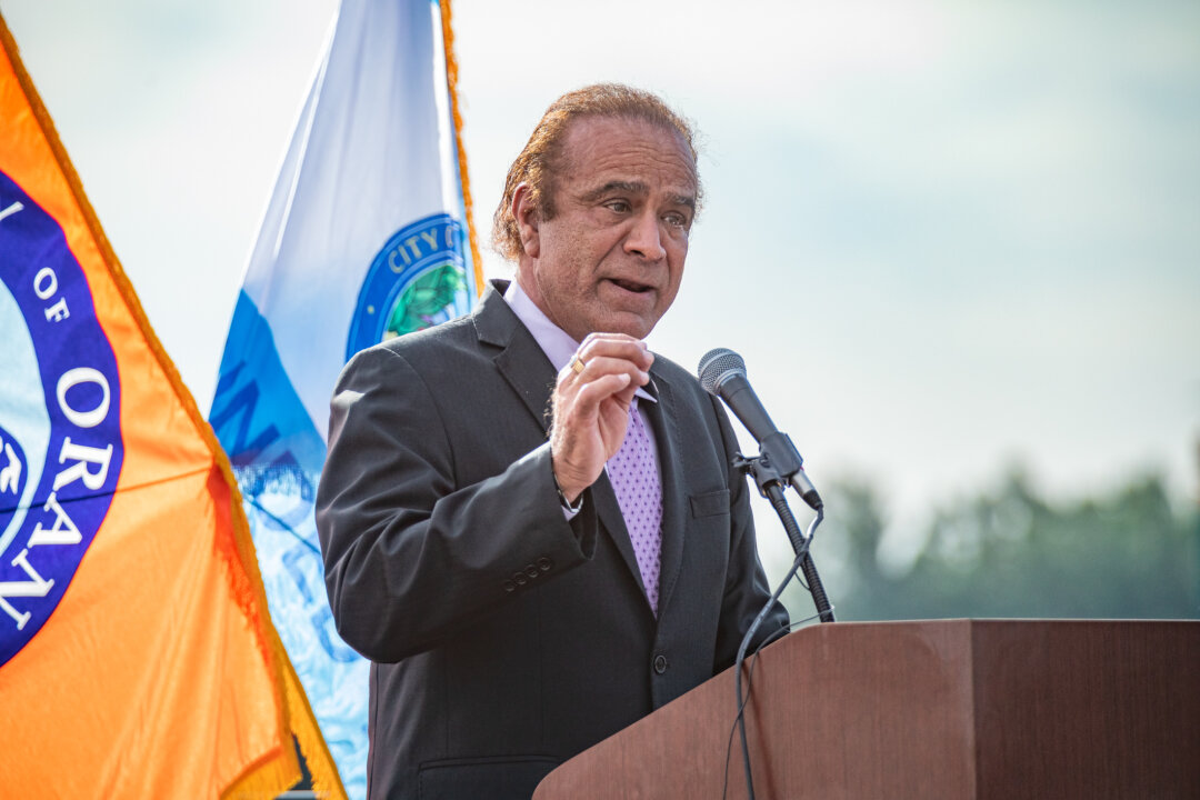 Anaheim Mayor Resigns Amid Allegations of Corruption