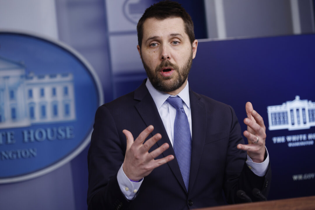 White House Economic Adviser Plays Down Recession, Says Economy in ‘Period of Transition’