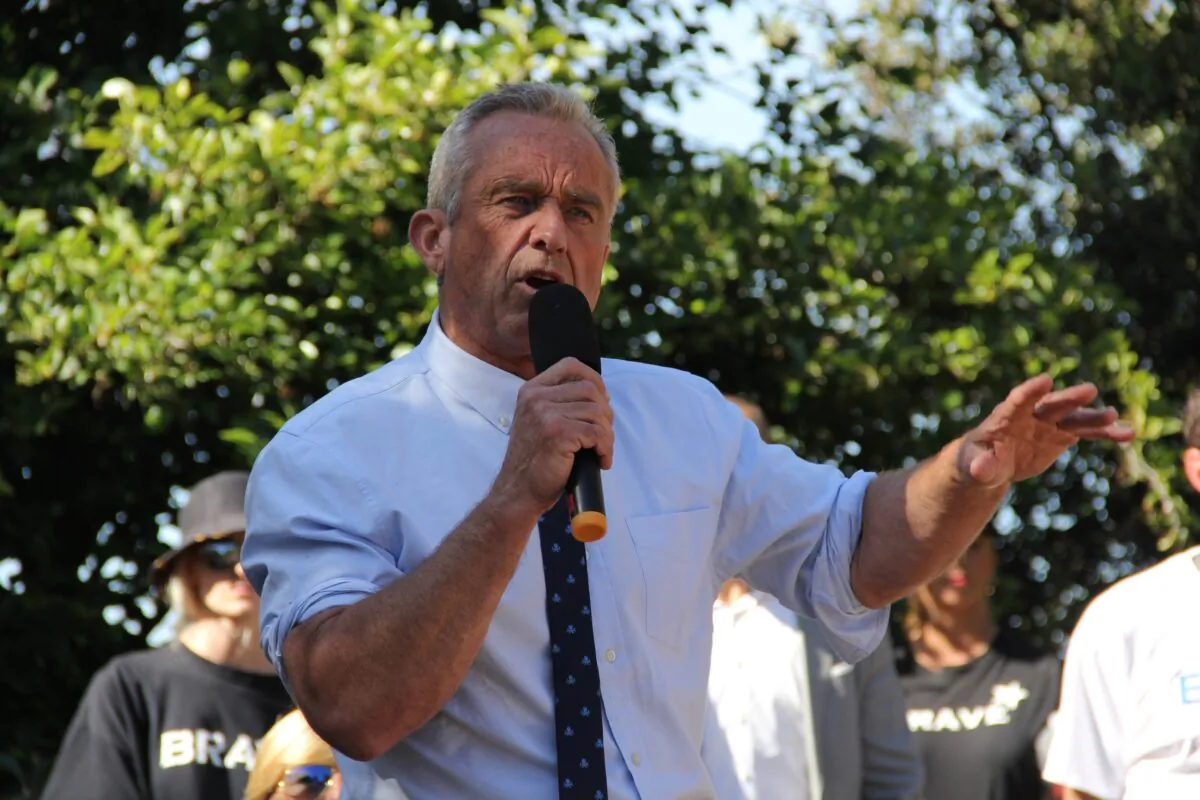 Robert F. Kennedy Jr. speaks at the Humanity Against Censorship rally in front of Meta headquarters in Menlo Park, Calif. on May 19, 2022. (Hao/The Epoch Times)
