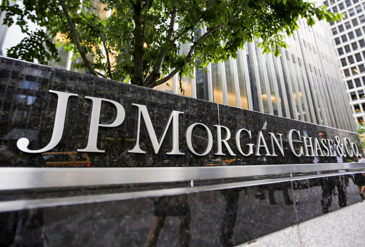 The exterior of the JP Morgan Chase & Co. corporate headquarters in New York on May 20, 2015.  (Mike Segar/Reuters)