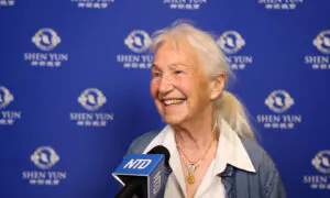 Bestselling Author ‘Overwhelmed’ by Shen Yun’s Beauty