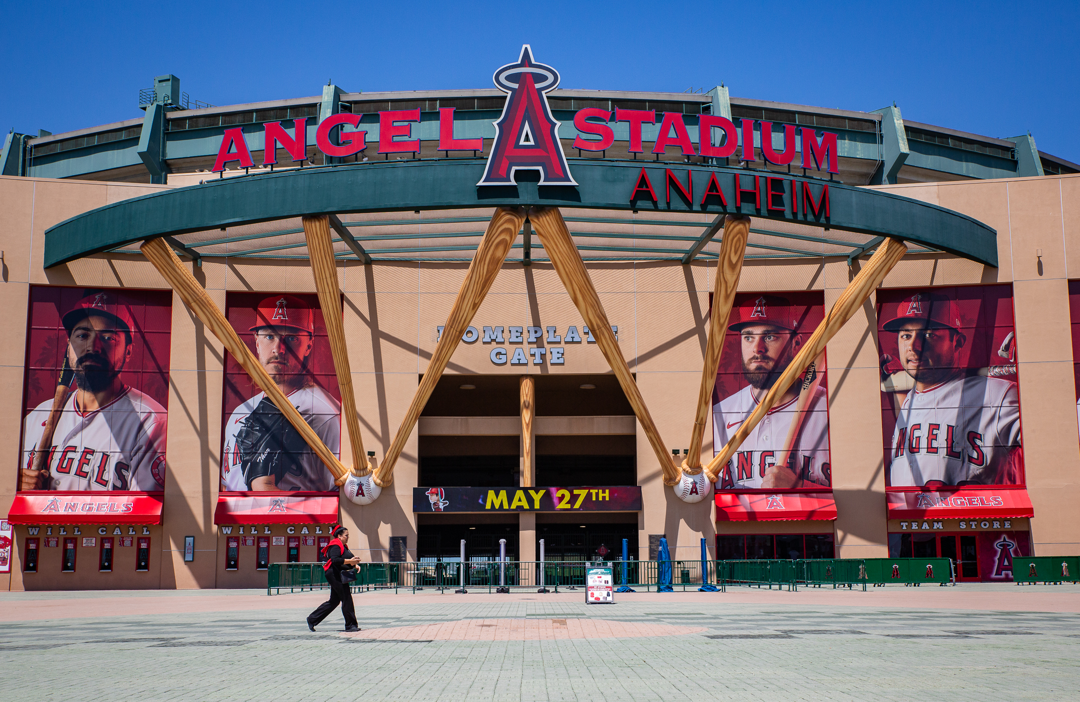 In Wake of FBI Corruption Probe, Angels Baseball Owner Arte Moreno Says He  Might Sell Team