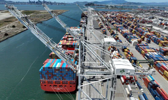 Freight Rates on US–China Routes Plunge Amid Rising Risk of Global Recession