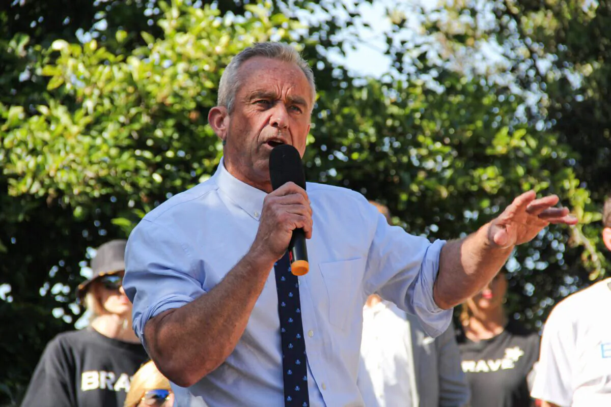 Robert F. Kennedy Jr. speaks at the Humanity Against Censorship rally in front of Meta headquarters in Menlo Park, Calif., on May 19, 2022. (Mrs. Hao/The Epoch Times)