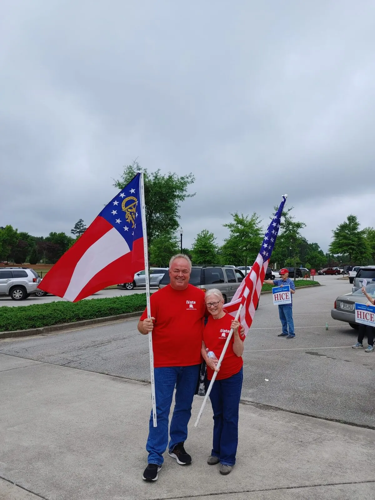 Paulding County Republican Party Chair Jim Tully (left) talks to voters on May 24. (Jeff Louderback/The Epoch Times)