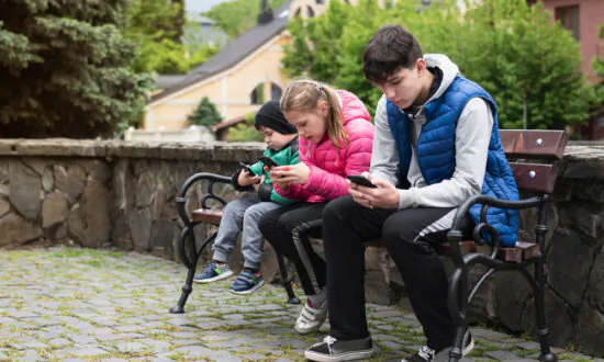 Studies Show Social Media Use Increases Depression; Expert Tips on Getting Rid of Cellphone Dependence