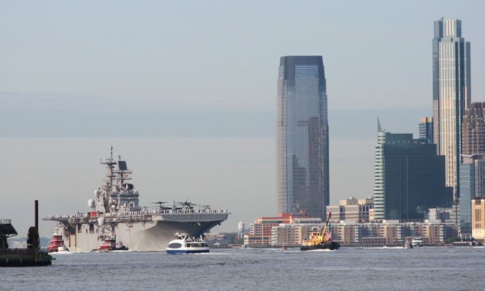 USS Bataan leads the Fleet Week vessel parade up the Hudson River. The Wasp-class amphibious assault ship is docked at Pier 88 and will be open to the public during Fleet Week. (Richard Moore/The Epoch Times)