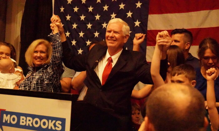 Rep. Mo Brooks (R) celebrates with his family after entering a runoff election against candidate Katie Britt in Huntsville, Alabama on May 24, 2022 (Jackson Elliott/The Epoch Times)