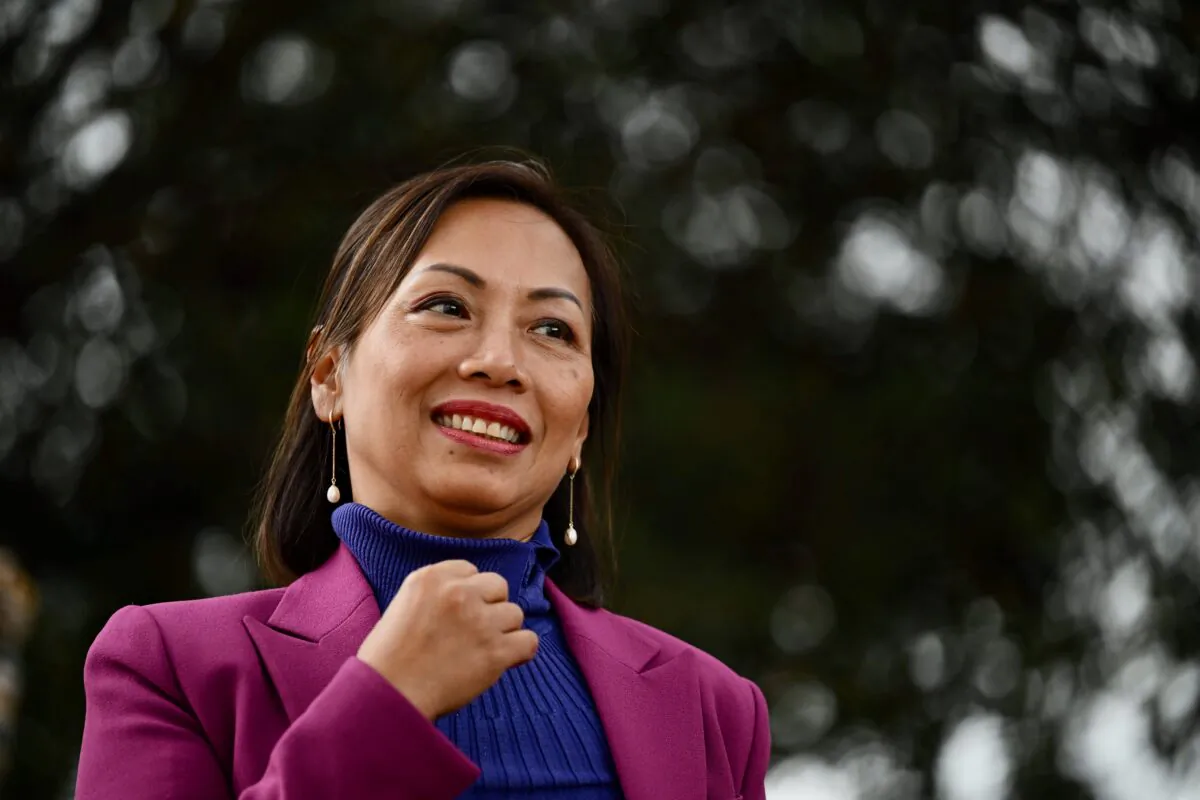Independent candidate Dai Le chats with voters at King Park Public School on Federal Election day, in the seat of Fowler, Sydney, Saturday, May 21, 2022. (AAP Image/Dean Lewins) 