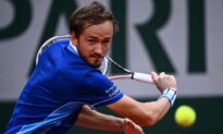 Daniil Medvedev Cruises in His Opener at French Open