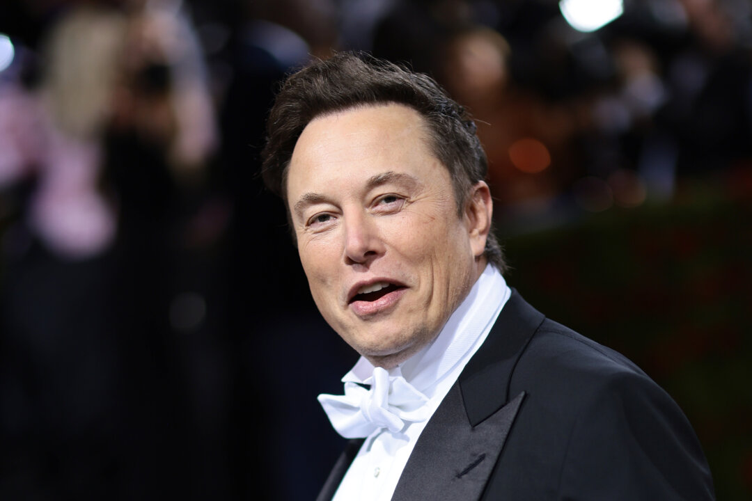 Elon Musk Says Starlink Works ‘Quite Well’ on Plane, Says He Is Testing on His Private Jet