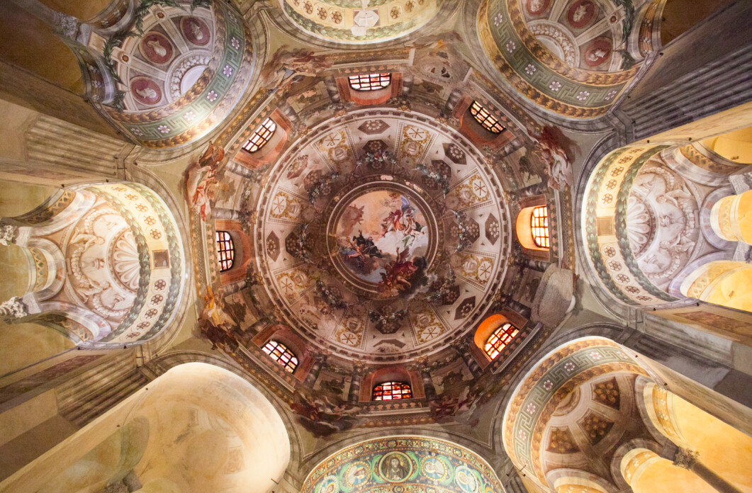 Ravenna-frescoed-dome-san-vitale