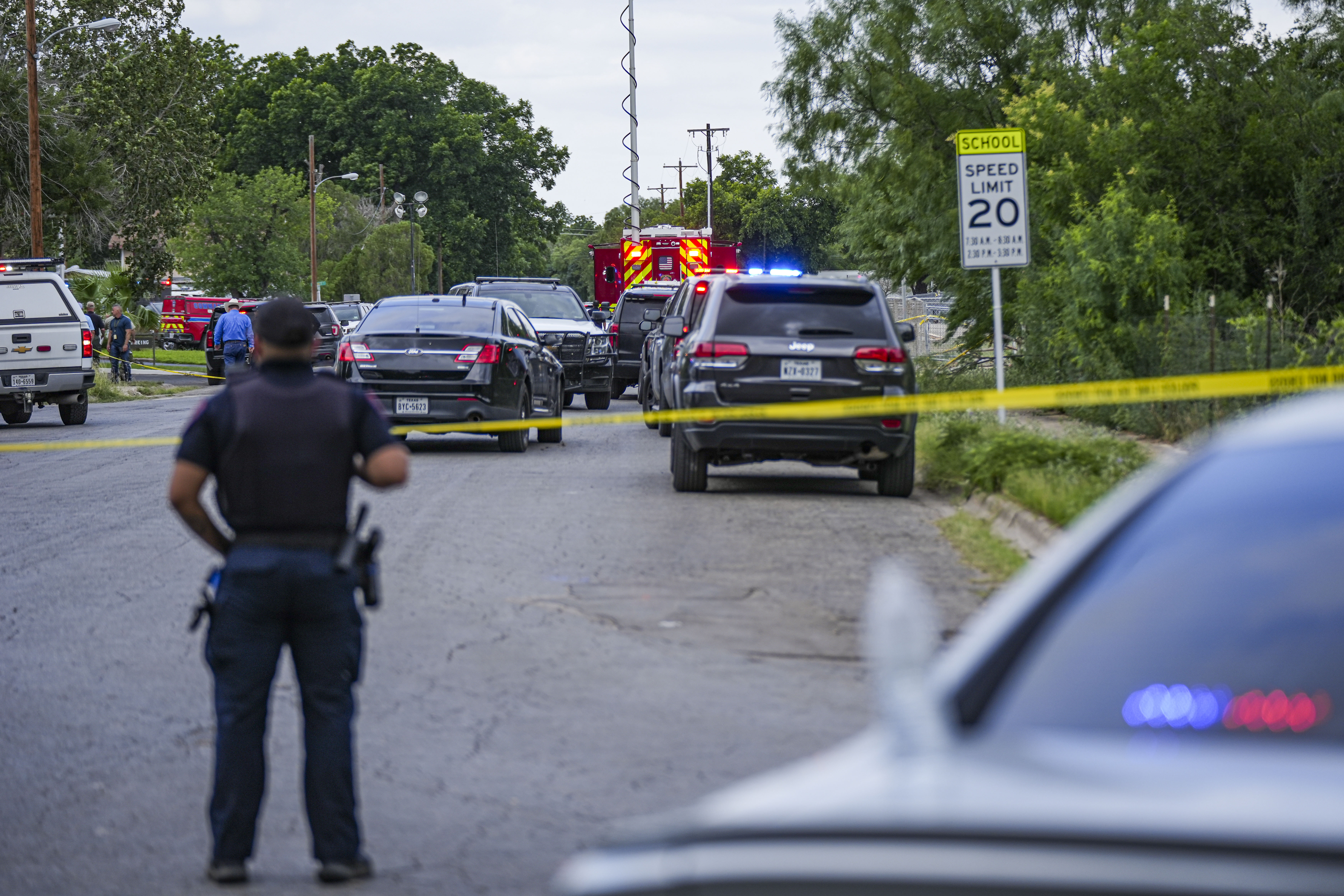 Texas Attorney General Calls for Arming Teachers After Uvalde School Shooting - Vimarsana News