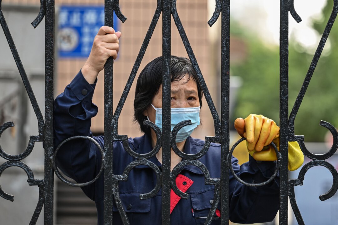 Shanghai’s Local Authorities Hesitate to Lift Lockdowns as Ordered, Concerned Over Blame for Inevitable Next Outbreak