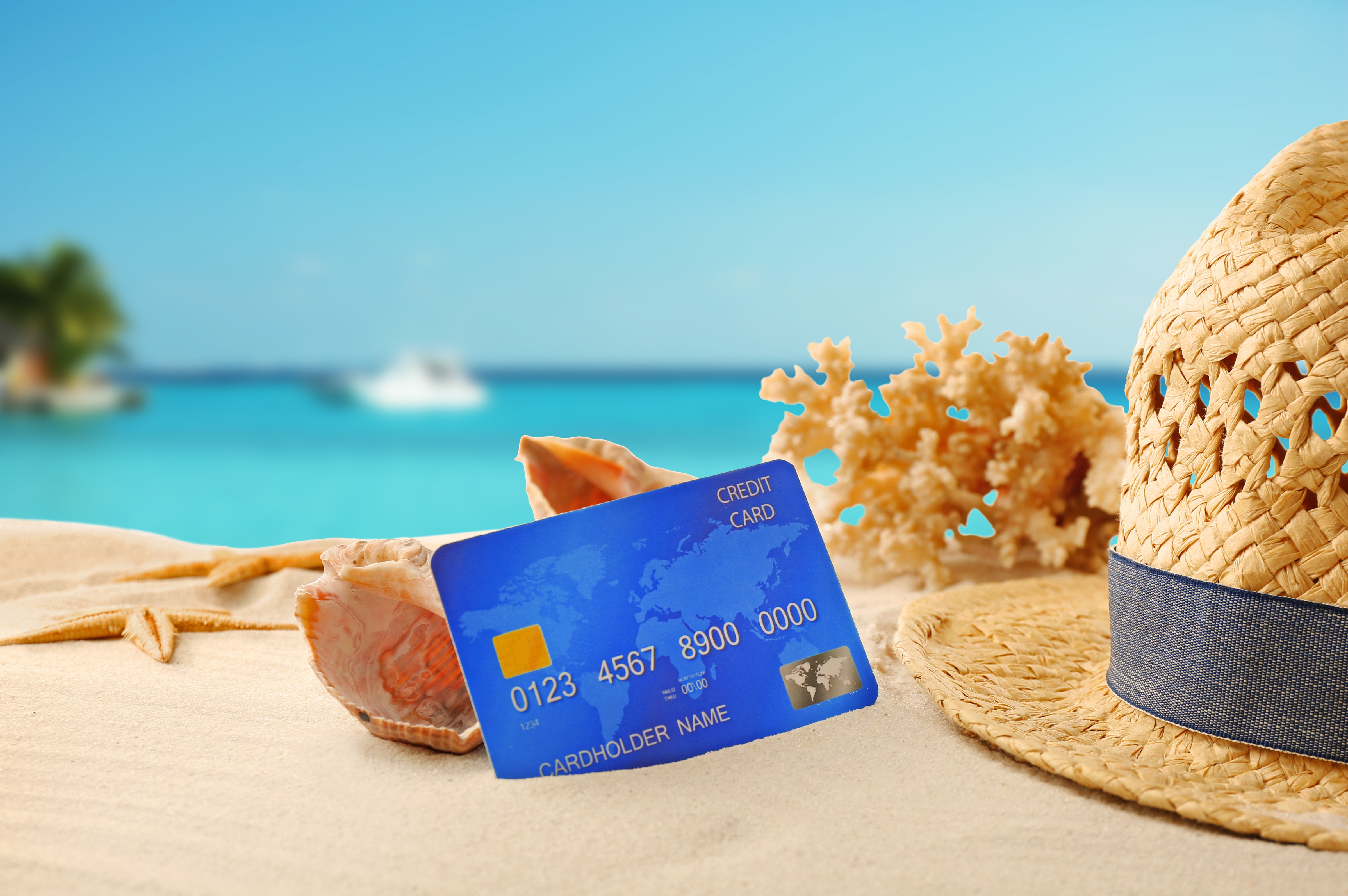 Кредит заграницей. Отпуск у моря. Море банковская карта. Деньги море пляж. Путешествие на море.