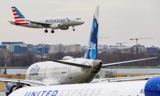 18 Major Airlines, FAA, and DOT to Be Sued Over Vaccine Mandates