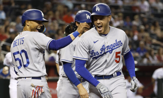 Dodgers Dominate D-backs 14–1 With Freeman’s 5 RBIs