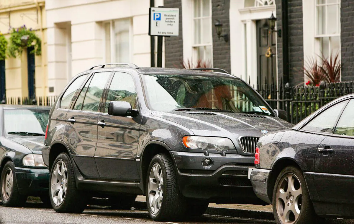 A 4x4 vehicle sits parked in a 'resident permit holders only' parking space in central London on Oct. 25, 2006. (Scott Barbour/Getty Images)