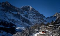 2 Killed, 9 Injured in Ice Fall in Southern Swiss Alps