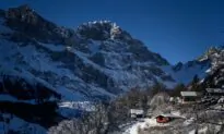 2 Killed, 9 Injured in Ice Fall in Southern Swiss Alps