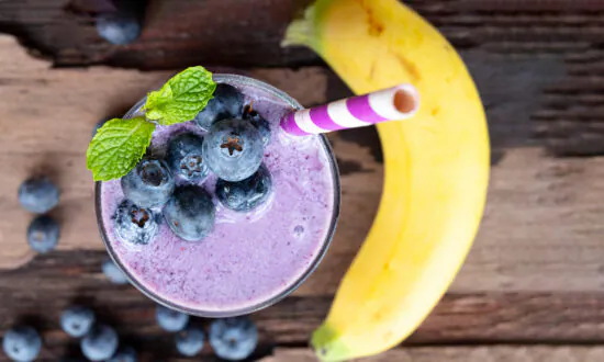 Gut-Healing Blueberry Smoothie (Recipe)