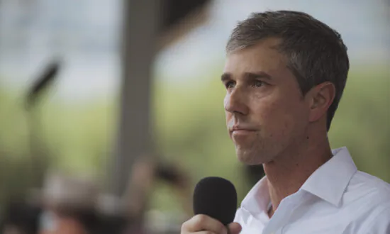 Beto O’Rourke Pushes for Gun Control Laws, Takes Aim at Gov. Greg Abbott in Dallas Town Hall