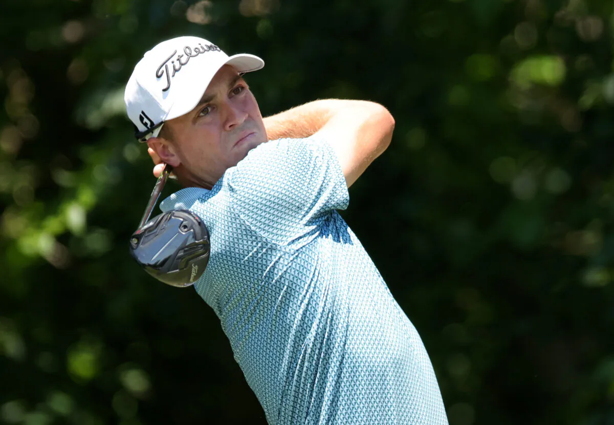 Justin Thomas of the United States plays his shot from the sixth tee during the second round of the Charles Schwab Challenge at Colonial Country Club in Fort Worth, Texas on May 27, 2022. (Carmen Mandato/Getty Images)