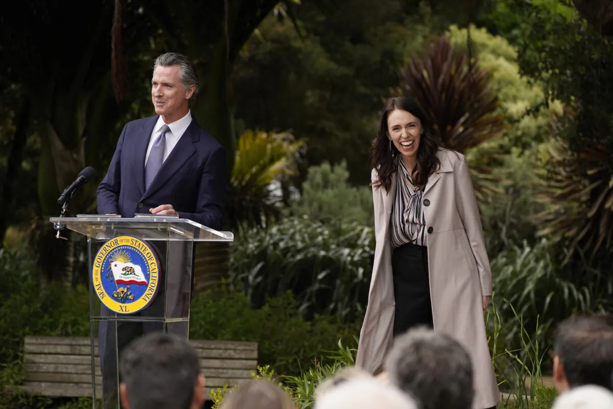 California Gov. Gavin Newsom and New Zealand Prime Minister Jacinda Ardern prepare to take questions after an event in San Francisco, Calif., on May 27, 2022. (Eric Risberg/AP Photo)