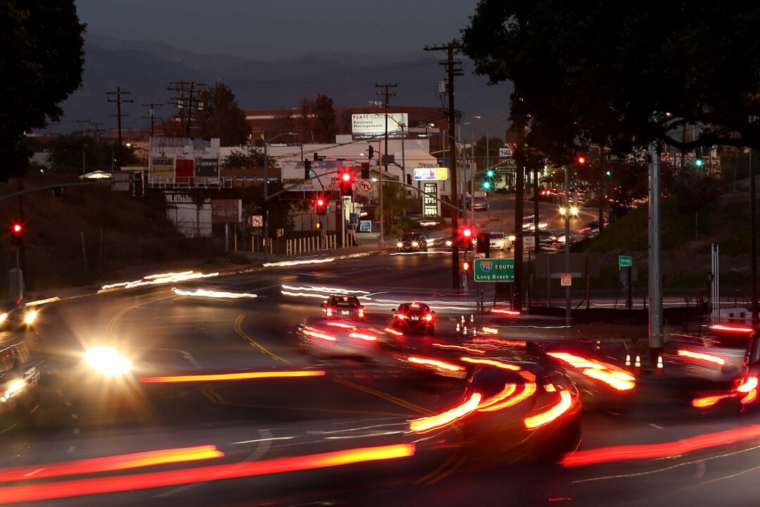 5 People Killed in Fiery Crash on Long Beach Freeway | The Epoch Times