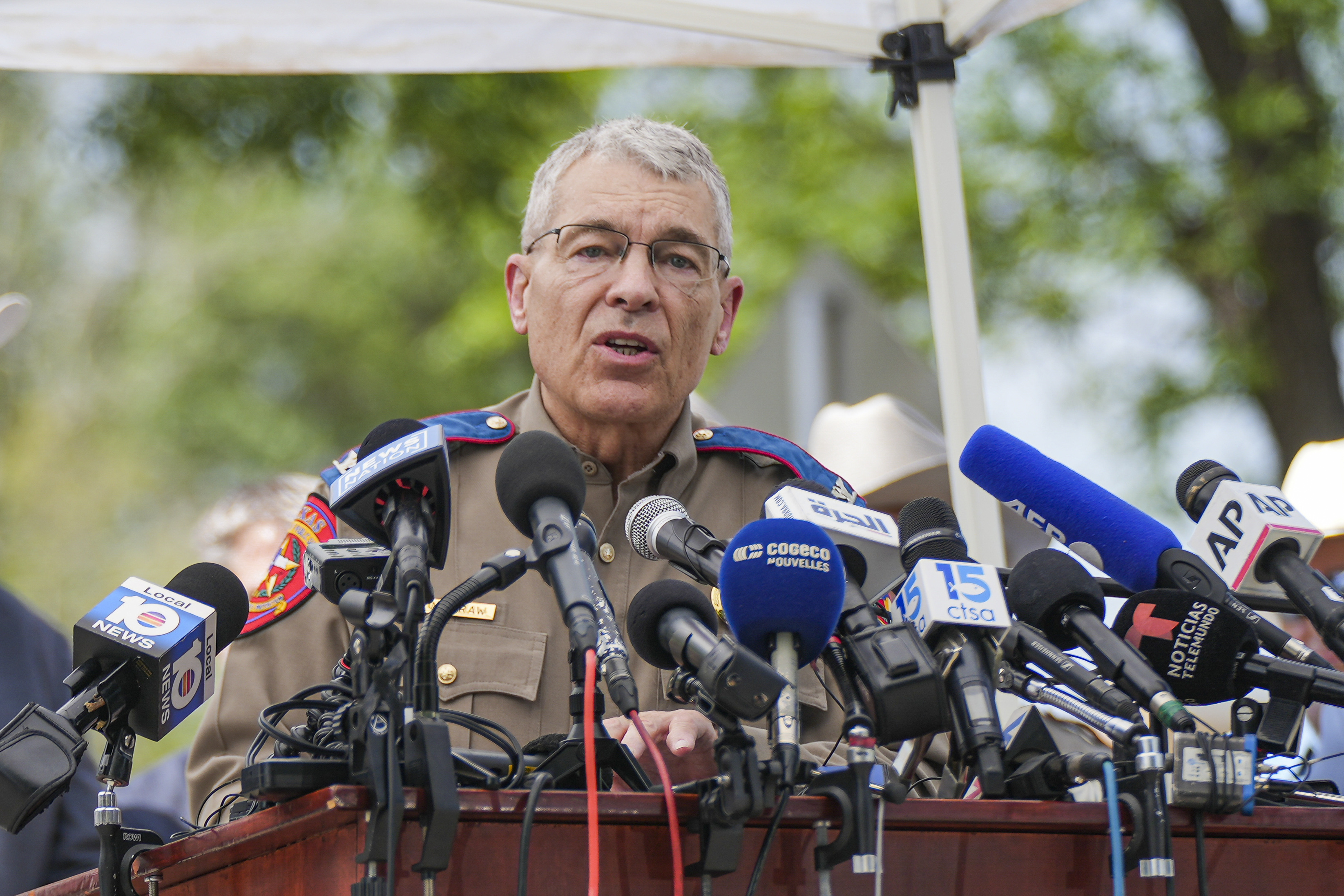 Texas Top Cop Refuses to Resign Despite Call By Uvalde School Massacre Families - Vimarsana News