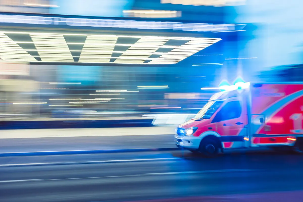Stock photo of an ambulance vehicle. (Camilo Jimenez/Unsplash)