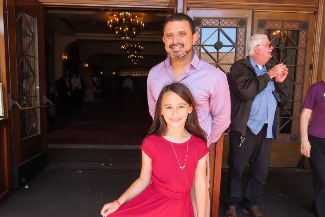 Francisco Rodriguez and his daughter at the Shen Yun Performing Arts performance at the Granada Theatre in Santa Barbara, Calif., on May 28, 2022. (Alice Sun/The Epoch Times)