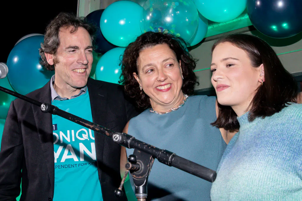 Dr. Monique Ryan poses with her family after victory speech at the Auburn Hotel in Melbourne, Australia, on May 21, 2022. (Sam Tabone/Getty Images)
