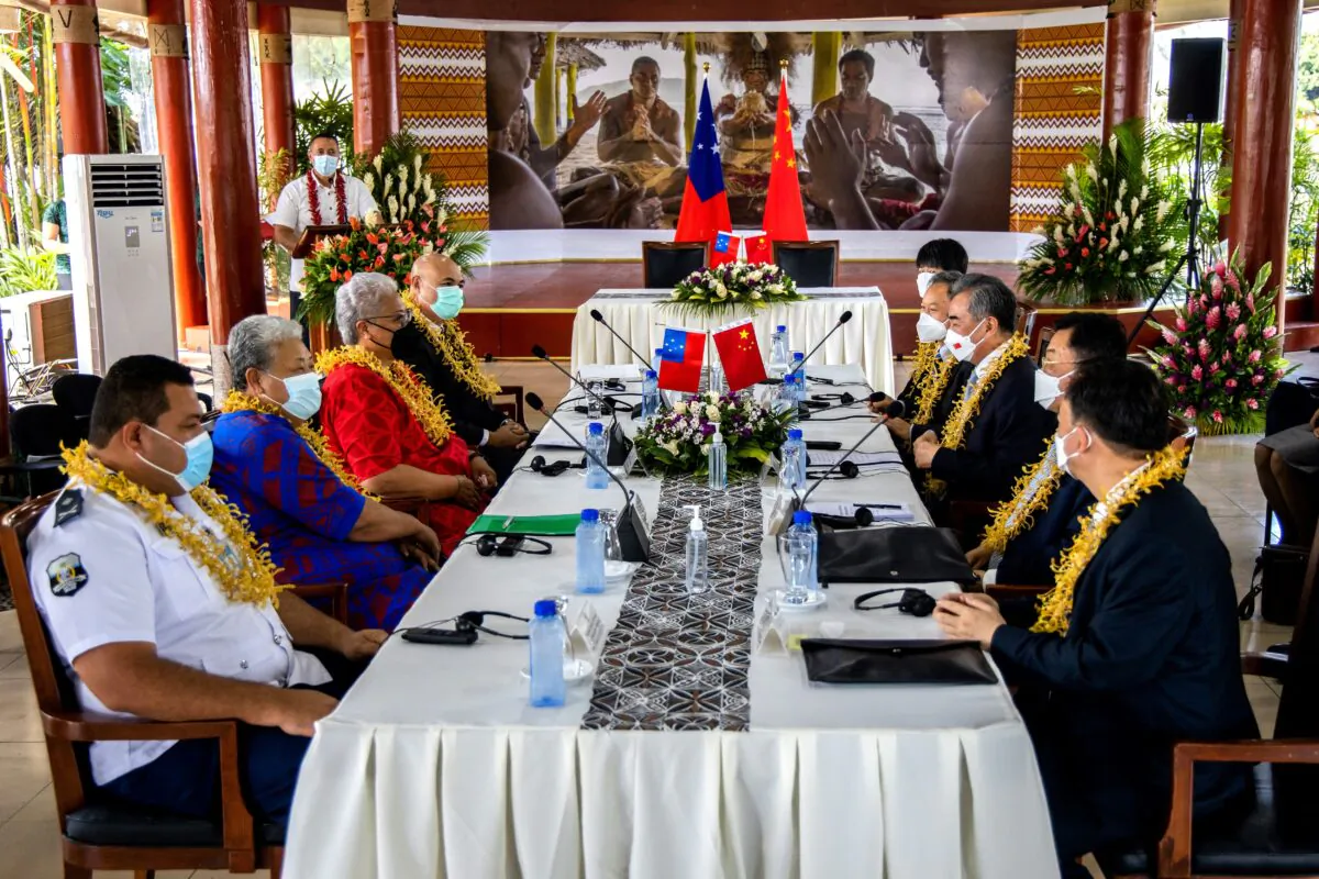 Chinese Foreign Minister Wang Yi (3rd R) holds a meeting with Samoa Prime Minister Fiame Naomi Mataafa (3rd L) after an agreements signing ceremony between the two countries in Apia on May 28, 2022. (VAITOGI ASUISUI MATAFEO/SAMOA OBSERVER/AFP via Getty Images)