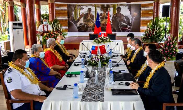 Chinese Foreign Minister Wang Yi (3rd R) holds a meeting with Samoa Prime Minister Fiame Naomi Mataafa (3rd L) after an agreements signing ceremony between the two countries in Apia on May 28, 2022. (VAITOGI ASUISUI MATAFEO/SAMOA OBSERVER/AFP via Getty Images)