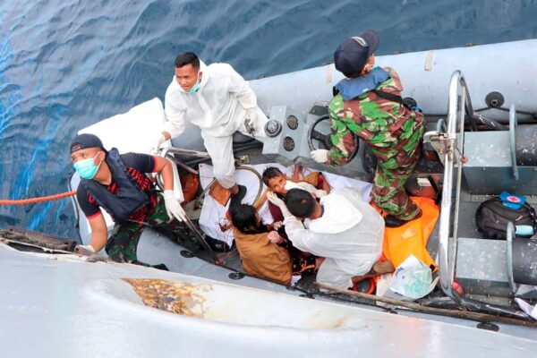 rescuing-survivors-of-sunken-boat