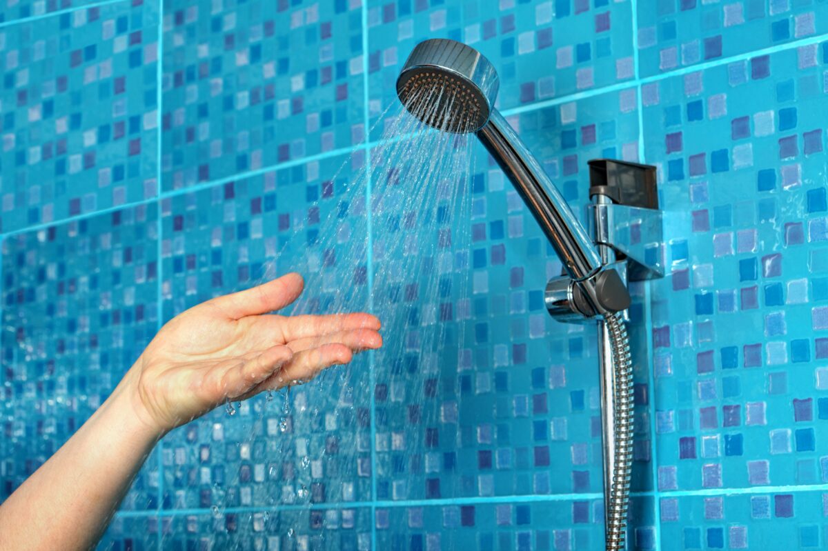 The Right Way to Shower, According to Experts