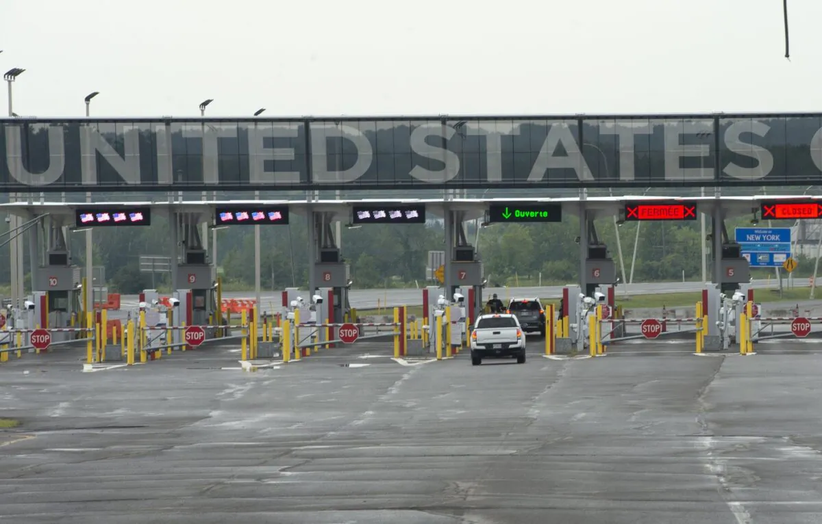 A car heads to the U.S. border crossing, Aug. 9, 2021 in Lacolle, Que., south of Montreal. (The Canadian Press/Ryan Remiorz)