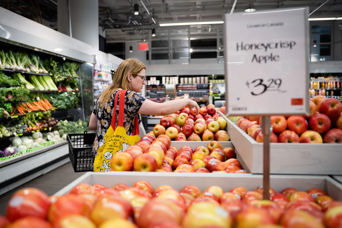 People shop at a grocery store in New York City on May 31, 2022. (Samira Bouaou/The Epoch Times)