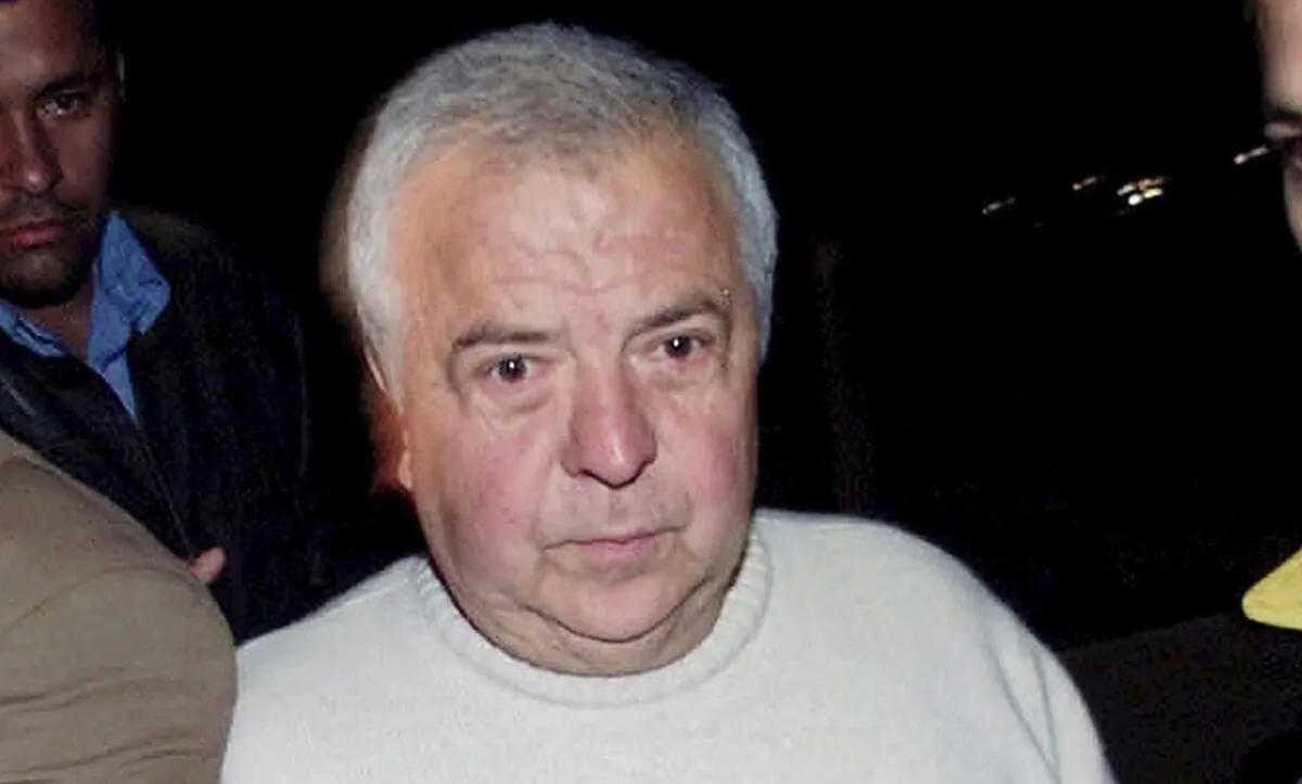 Colombian drug trafficker Gilberto Rodriguez Orejuela leaves the Combita maximum security prison, in Tunja, Colombia, on Nov. 7, 2002. (Javier Galeano/AP Photo)